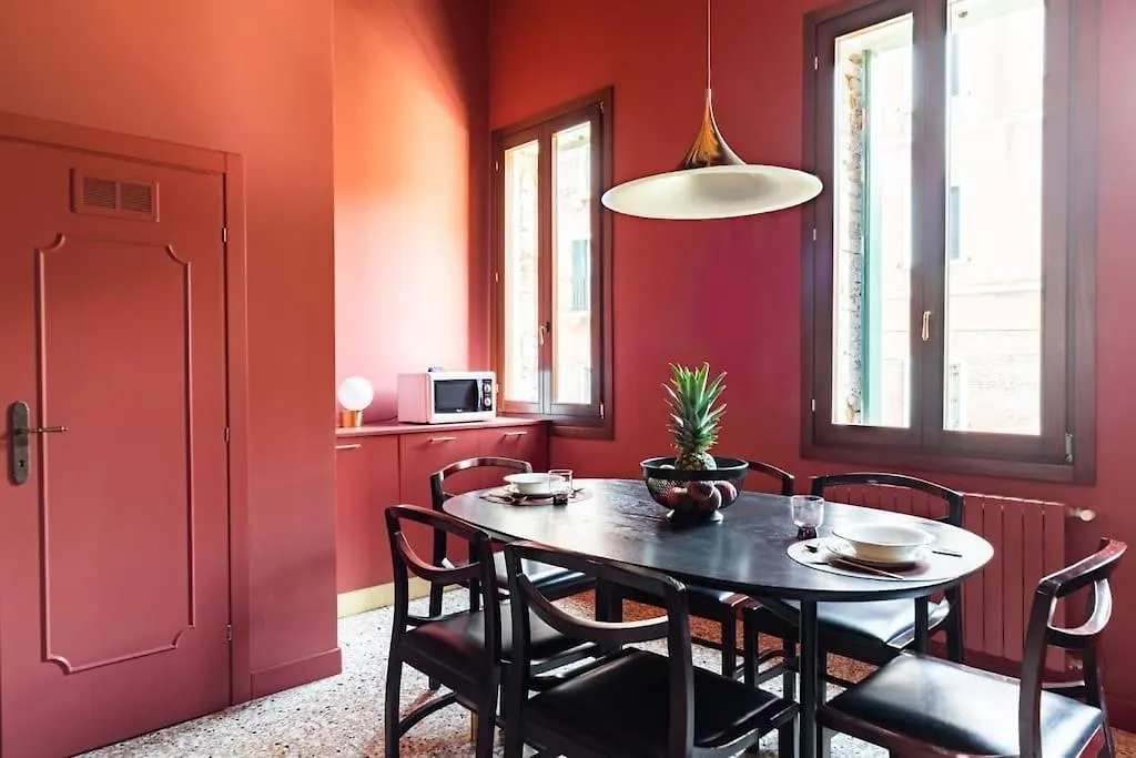 Ca Regina Panada - Passion On The Canal Venice Apartment