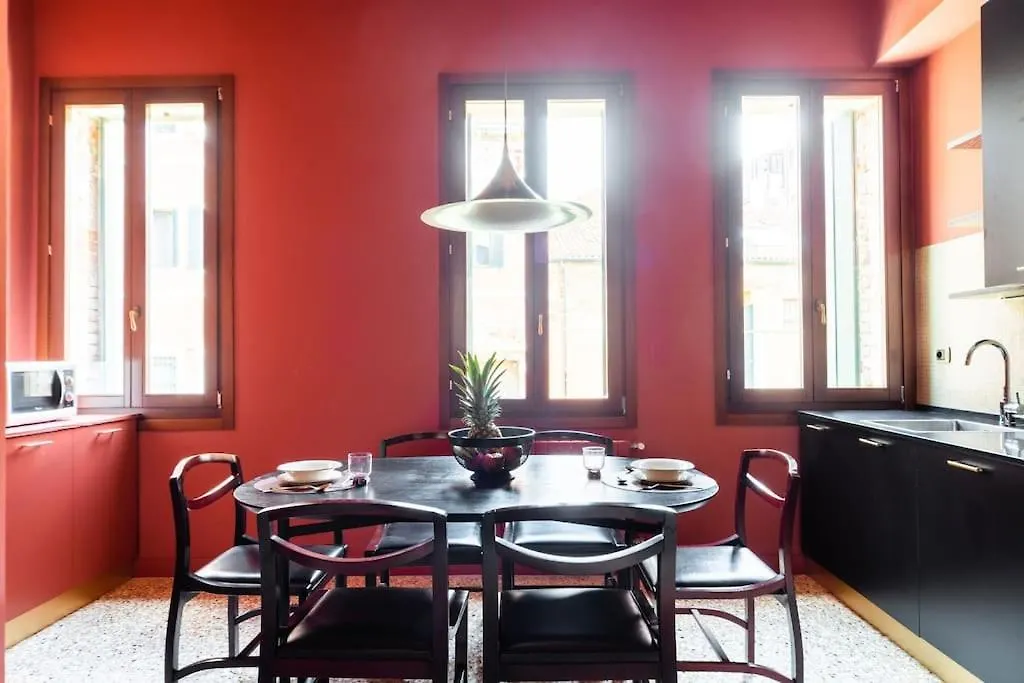 Ca Regina Panada - Passion On The Canal Venice Apartment