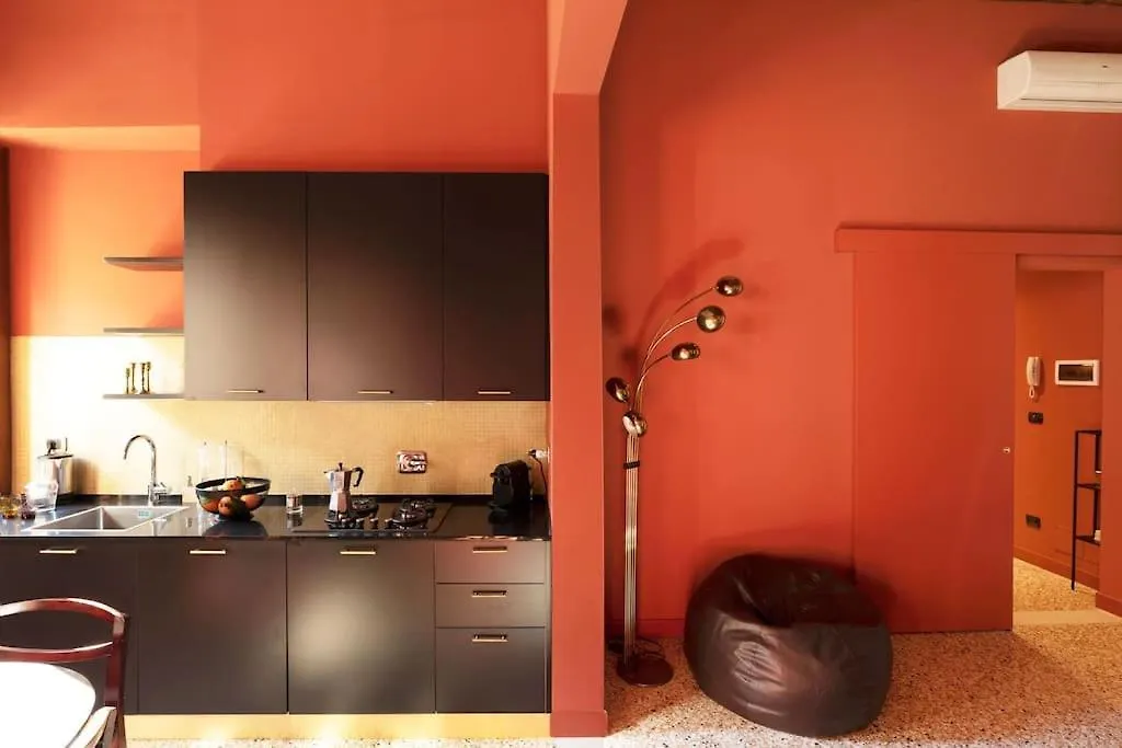 Ca Regina Panada - Passion On The Canal Venice Apartment